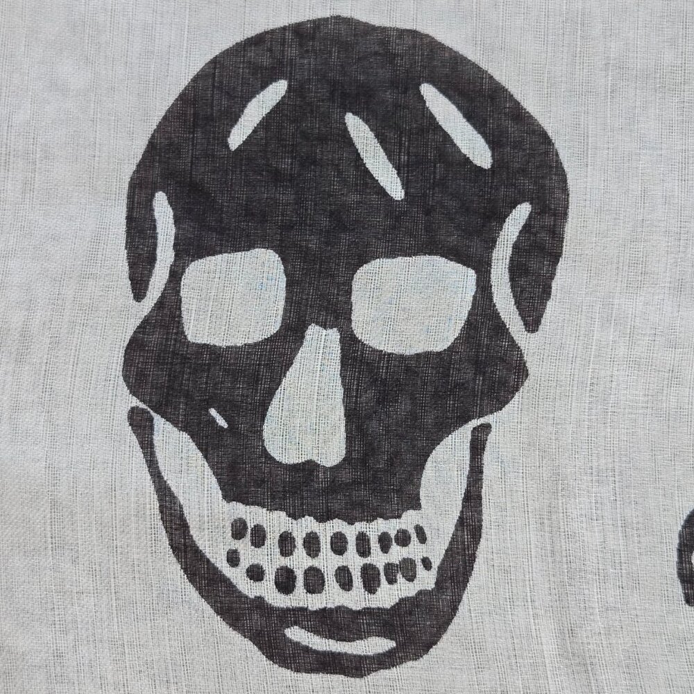 NWT 100% Silk Alexander McQueen Skull Scarf Black White - Picture 4 of 8